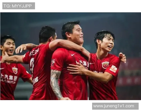 禁区扣篮足球明星身份揭秘引发球迷热议与关注