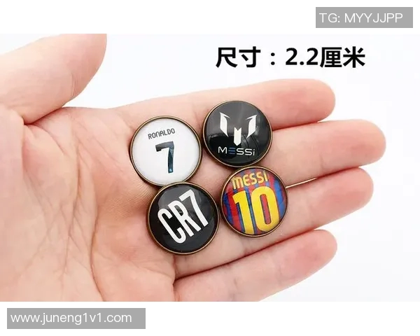 足球明星挂件盲盒笔带你体验足球魅力与创意书写的完美结合