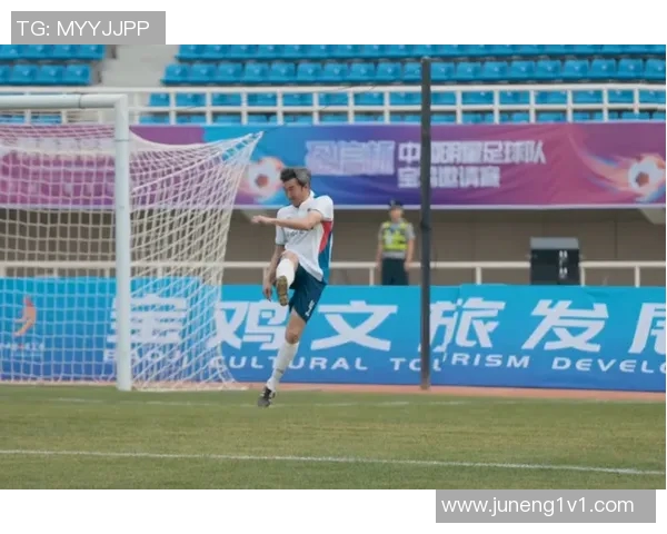 南优贤领衔足球明星队展现激情与实力的精彩赛事回顾